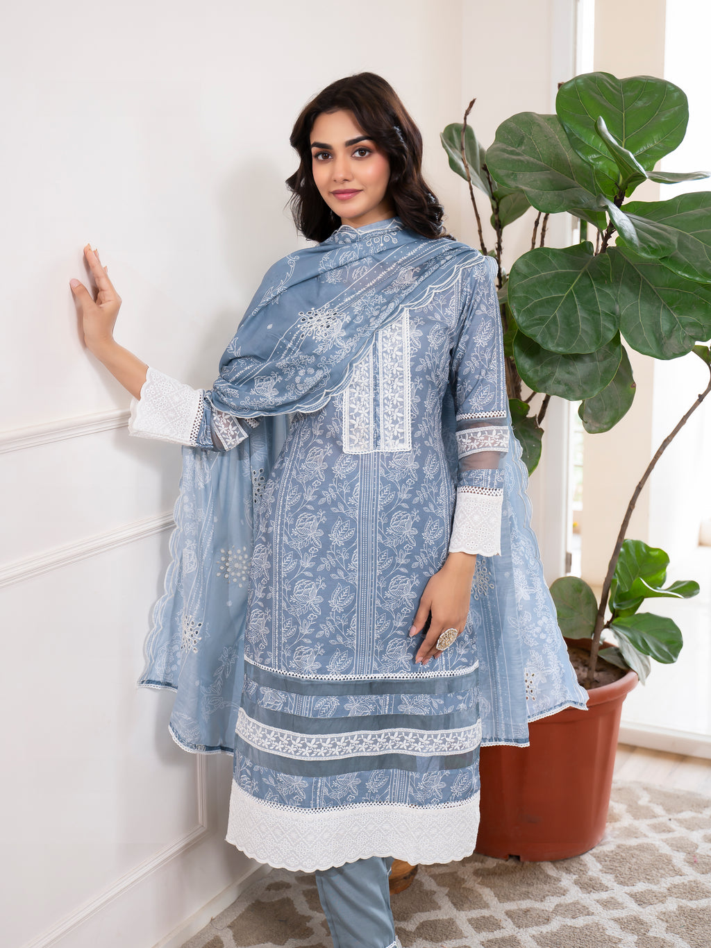 MISHNEE FASHION Printed, Self Design Kurta, Trouser/Pant & Dupatta Set